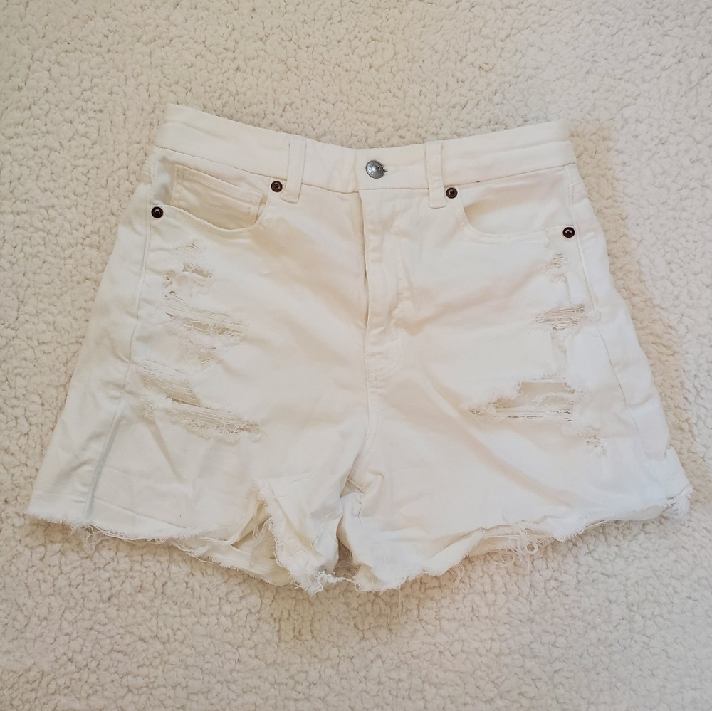 AE Distressed Curvy Mom Short
